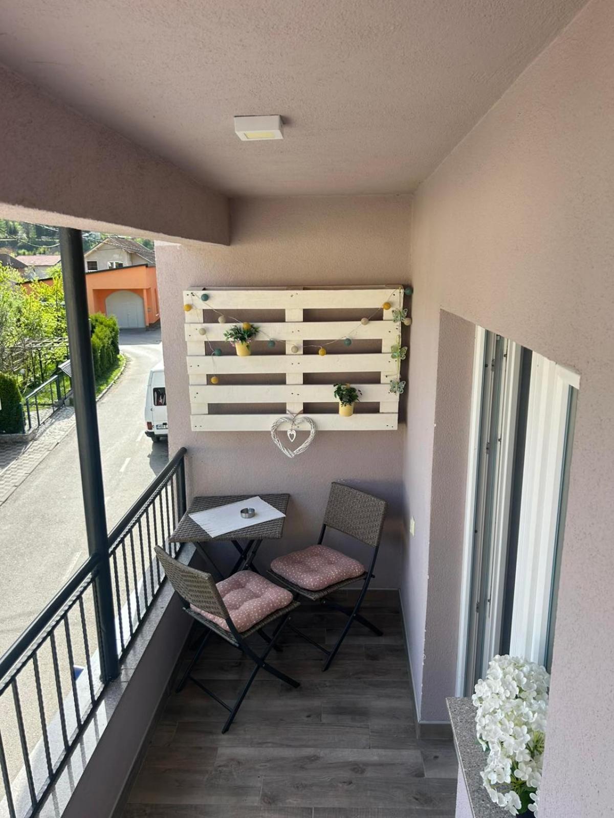 Naid Apartmani Kulen Vakuf Exterior photo
