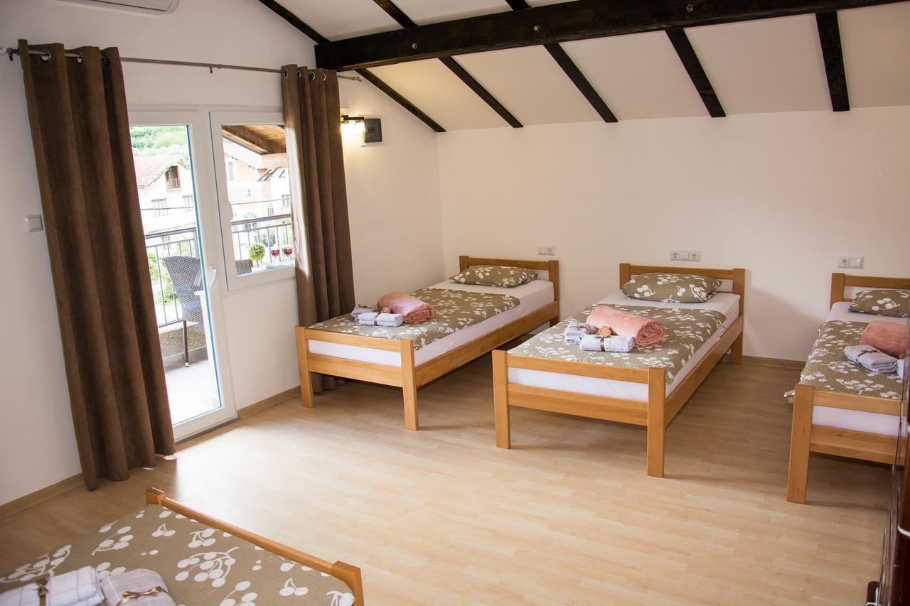 Naid Apartmani Kulen Vakuf Exterior photo